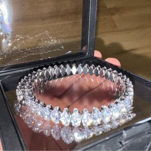 Elegant Silver Crystal Cubic Zirconia Stretch Bracelet Brand New Beautiful